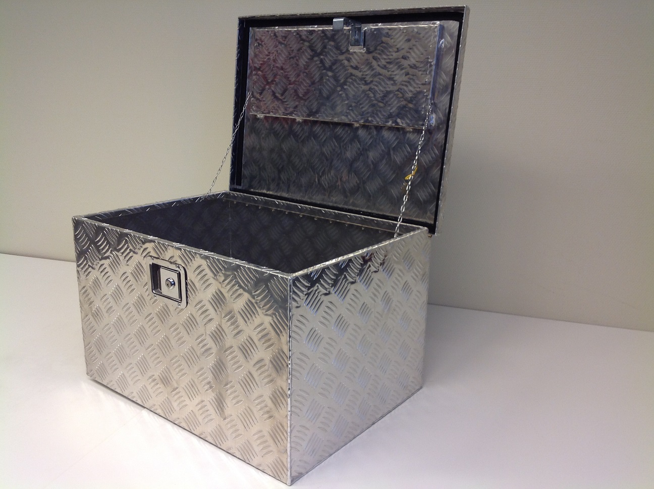 ALUMINIUM KIST 680 x 490 x 400mm