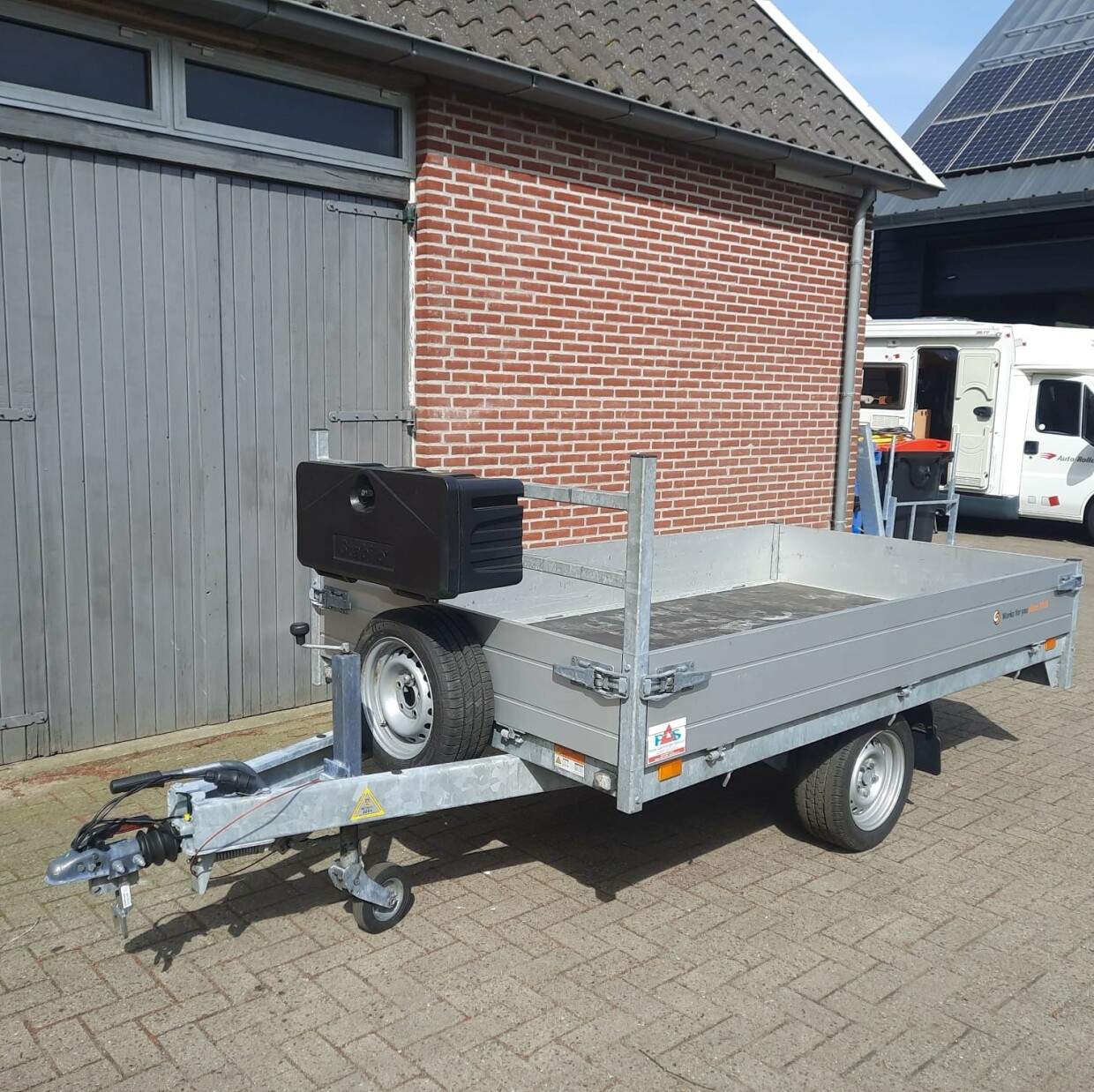 SARIS ENKELASSER PLATEAU 1500KG